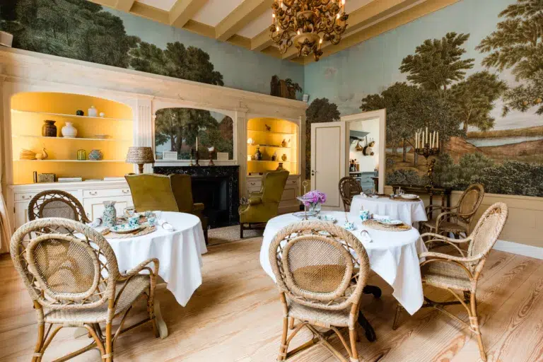 Klassiek interieur eetzaal