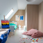 kleurrijke villa met zwembad kinderkamer