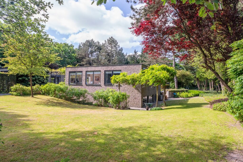 Bungalow jaren 70 interieur buiten
