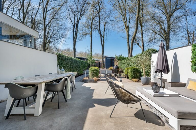 Loftwoning met betonlook achtertuin