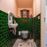 Botanisch retro interieur toilet