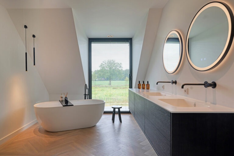 Modern landhuis badkamer