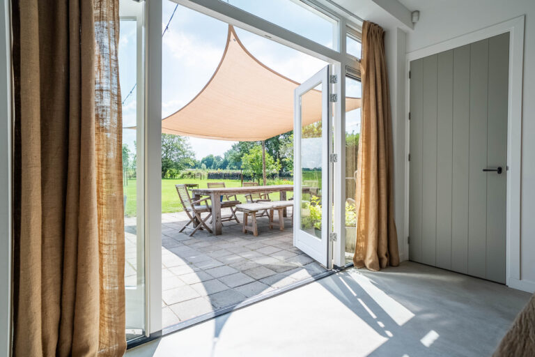 Woonboerderij met paarden terras