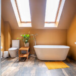 Rode houten schuurwoning badkamer