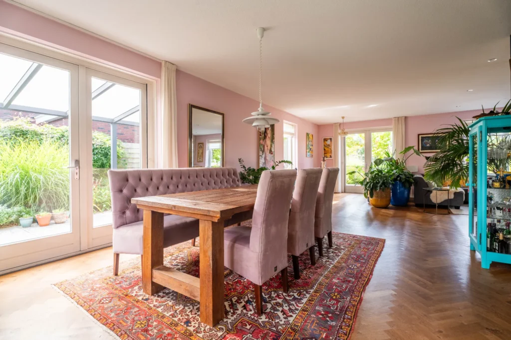 Kleurrijke shootlocatie woonkamer