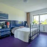 Kleurrijke shootlocatie slaapkamer