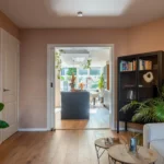 Warm ingerichte benedenwoning keuken