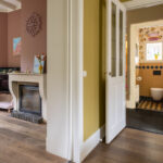 Eclectisch familiehuis met kleur en karakter toilet