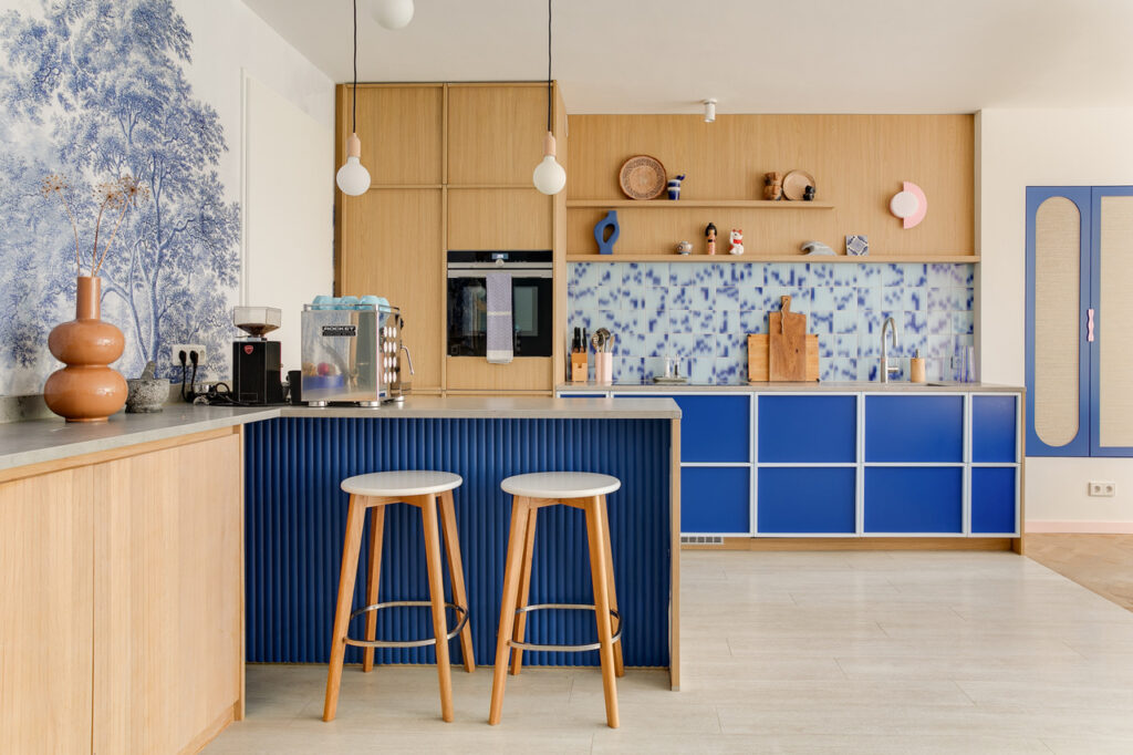 Kleurrijke shootlocatie met tiny house