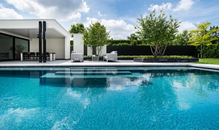 Luxe villa met zwembad en poolhouse