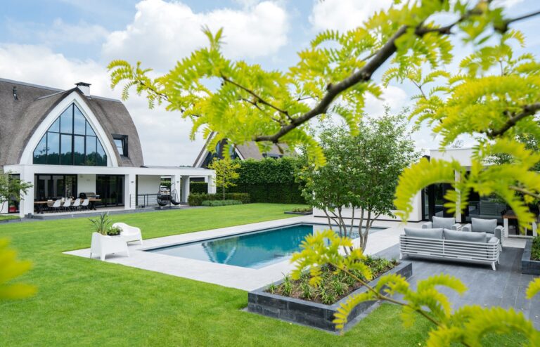 Luxe villa met zwembad en poolhouse