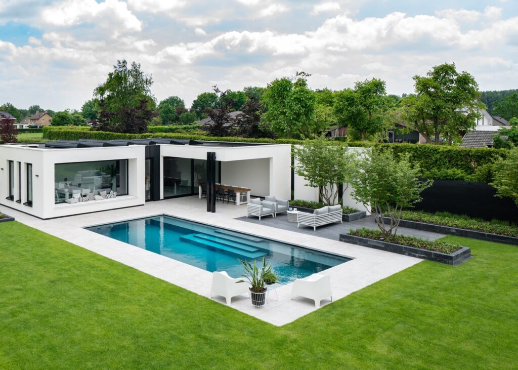 Luxe villa met zwembad en poolhouse