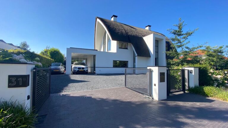 Luxe villa met zwembad en poolhouse