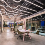 Kantoorlocatie met kleurrijke inrichting