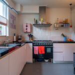 Kleurrijke shootlocatie met speelse kinderkamers