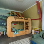 Kleurrijke shootlocatie met speelse kinderkamers