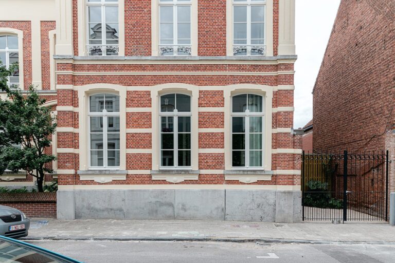 Pastel studio met hoge plafonds