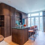 Appartement met kleurrijk interieur keuken