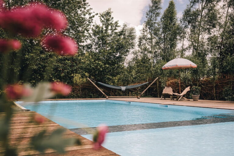 Houten cabin shootlocatie zwembad