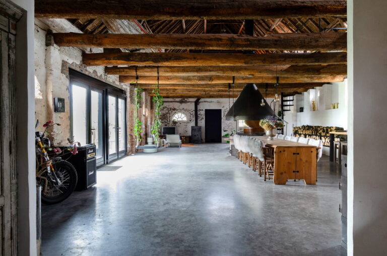 Industriële shootlocatie in monumentale schuur