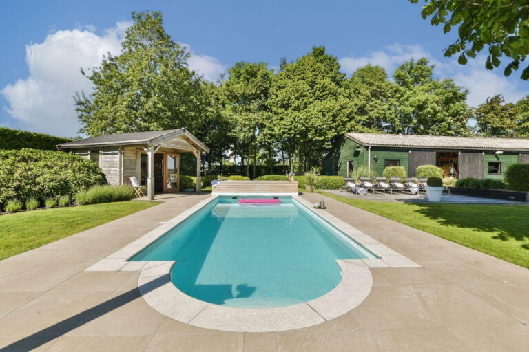 Landelijke woonboerderij zwembad