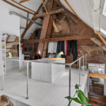 Vintage veerhuis aan het water kleedkamer