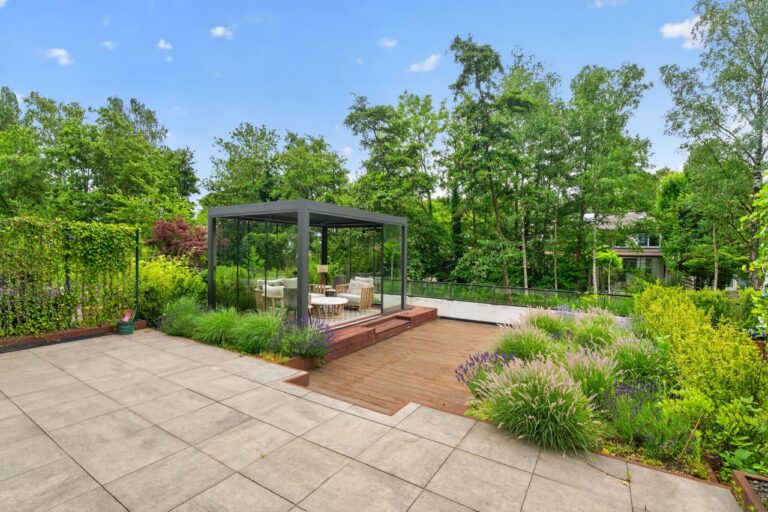 Minimalistisch luxe appartement pergola