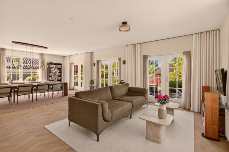 Vrijstaande woning met woonkeuken woonkamer