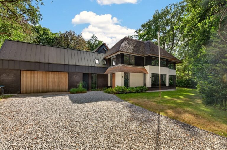 Design villa in het groen voorkant