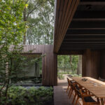Villa met houten architectuur buiten