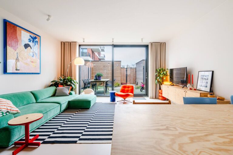 Kleurrijk familiehuis woonkamer