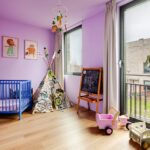 Kleurrijk familiehuis kinderkamer paars