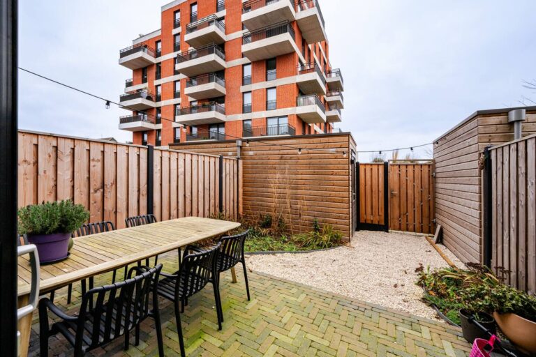 Kleurrijk familiehuis tuin
