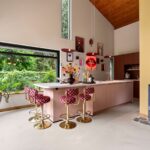 Retro interieur met vide keuken
