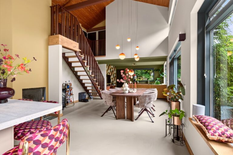 Retro interieur met vide woonkamer